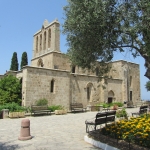 Girne Bellapais Manastırı — Girne ve Gazimağusa karşılaştırması